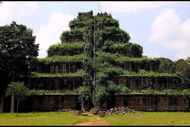 Explore Angkor Wat Sunrise Small Tour Private VIP Car - Banteay Kdei and Srah Srang to finish