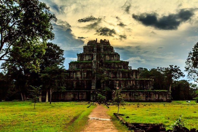 Explore Koh Ker and Beng Mealea Temple Private Experience - What the guide adds to the ruined stones