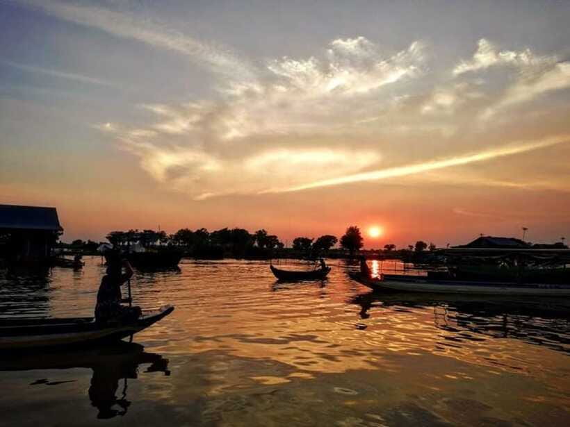 Floating Village and Tonlé Sap Sunset Tour - Watching the sunset from the boat