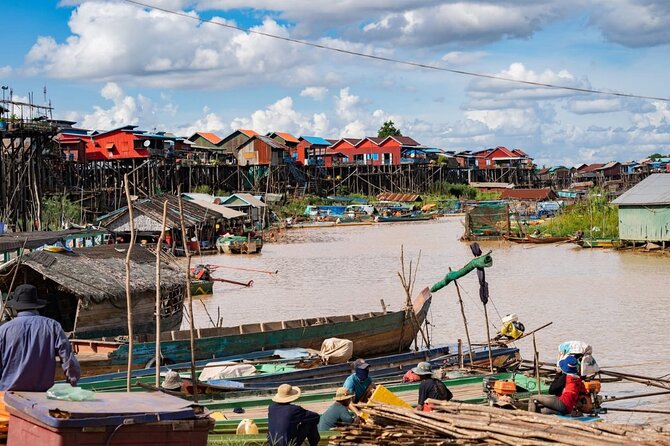 ( Free eSim) Floating Village Half Day Boat Tour at Kompong Pluk - A local market before the boats