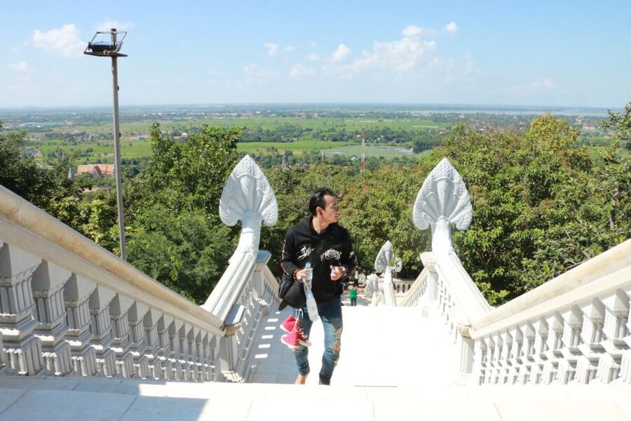 From Phnom Penh: Oudongk Mountain and Koh Chen Island Tour - Final verdict: a worthwhile change of scene