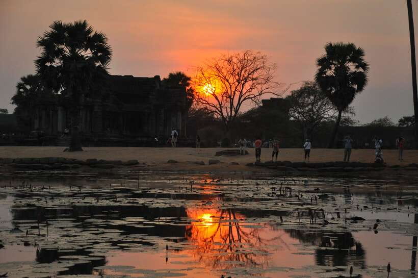 From Siem Reap: Angkor Wat Sunrise Small Group Tour - Starting before dawn for Angkor Wat