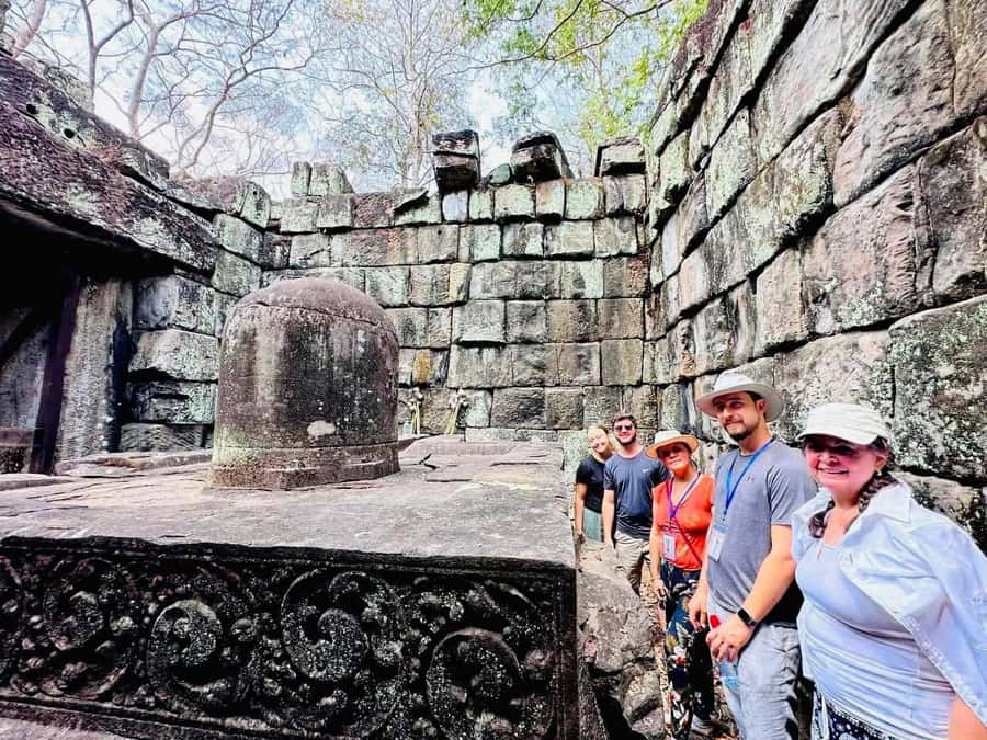 From Siem Reap: Banteay Srei Temple & Grand 5 Temple Tour - Banteay Srei: The day’s finest carvings
