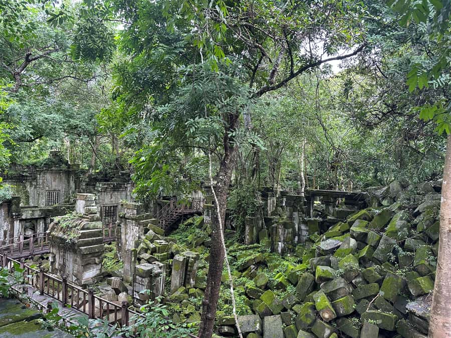 From Siem Reap: Half-Day Tour to Beng Mealea Temple - What to Bring and How to Dress