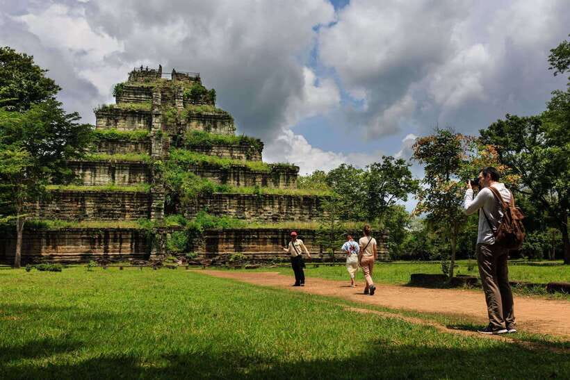 From Siem Reap: Koh Ker and Beng Mealea Temples Tour - The long road to Koh Ker