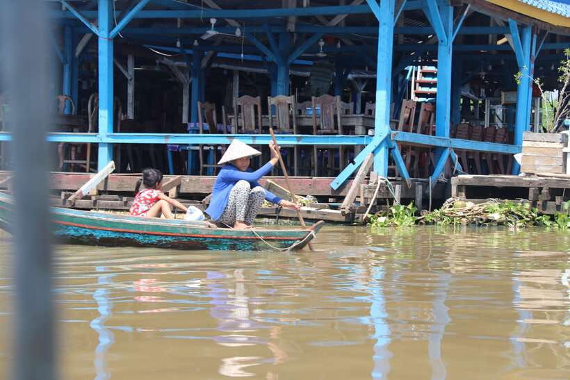 From Siem Reap: Tonle Sap Floating Villages Tour - Cruising among floating homes and public buildings