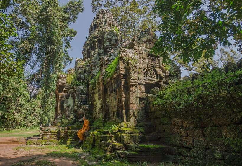 Full-Day Angkor Wat Sunrise and Sunset Private Tour - Lunch and a sensible break from the heat