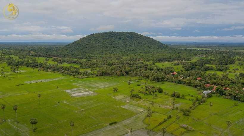 Full-Day Battambang Private Tour (Starting from Siem Reap) - Phnom Sampov: views, shrines, and the Killing Caves