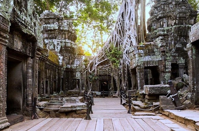 Full day by TUK TUK - Meeting Bayon’s 216 smiling faces