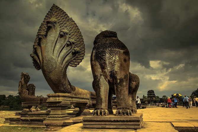 Full-Day Guided Sunset Tour of Angkor Wat - Bayon’s stone faces after the meal break
