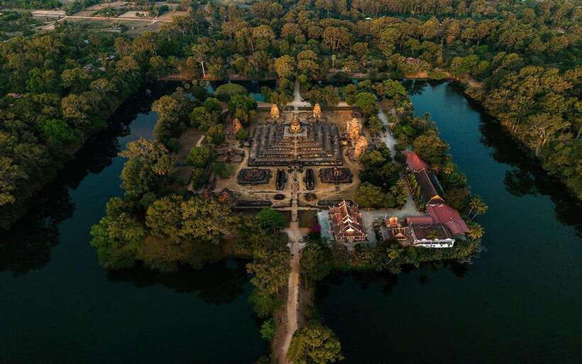 Full Day: Highlight Ruin and Floating Village - Angkor Wat, the essential first chapter