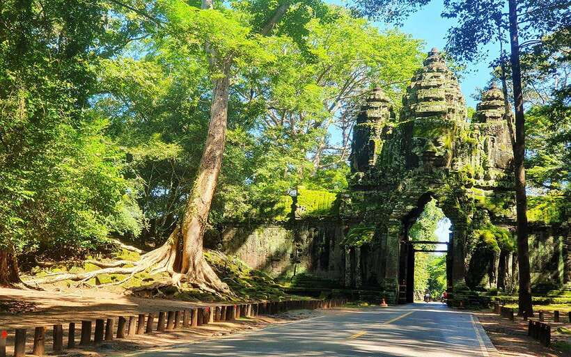 Full Day: Highlight Ruin and Floating Village - Preah Ko and early Khmer craftsmanship