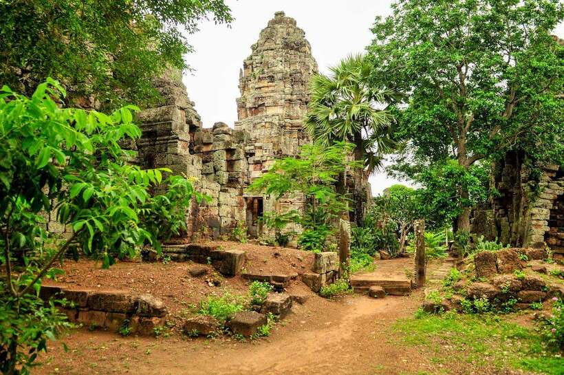 Full-day: Original bamboo train, Wat Banan, Phnom Sampov - Crossing the Hanging Bridge and Meeting Local Communities