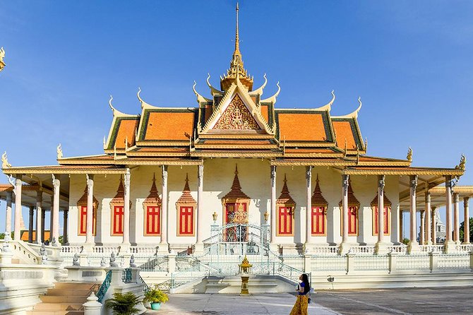 Full-Day Phnom Penh Sightseeing Tour & Killing Field - Wat Phnom gives the city a short uphill pause