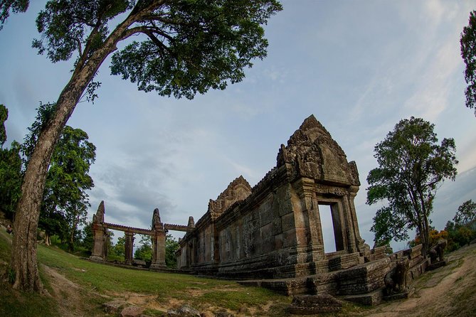 Full-Day Preah Vihear, Koh Ker and Beng Mealea Private Tour - Koh Ker’s pyramid temple and scattered ruins