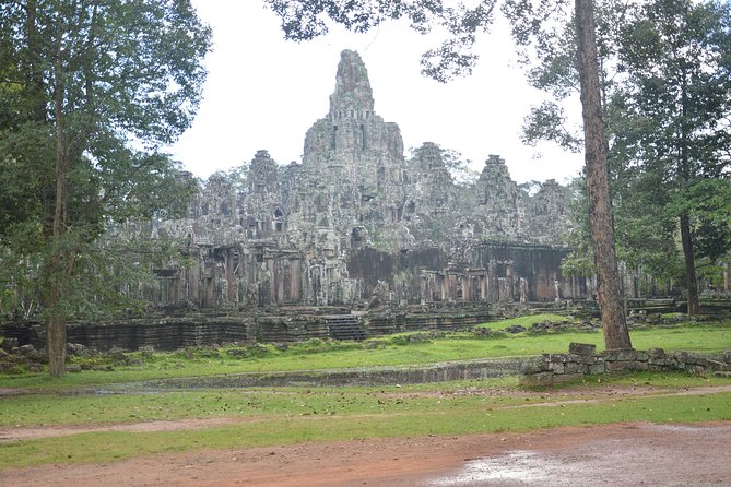 Full-Day Siem Reap Angkor Major Temples Private Tour - Angkor Thom’s South Gate, the grand entrance