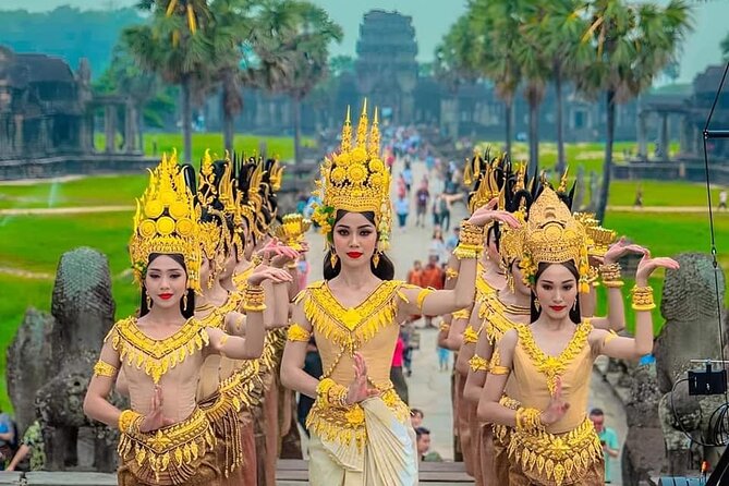 Full-Day Temples of Angkor Small Group Tour - A midday pause near Srah Srang