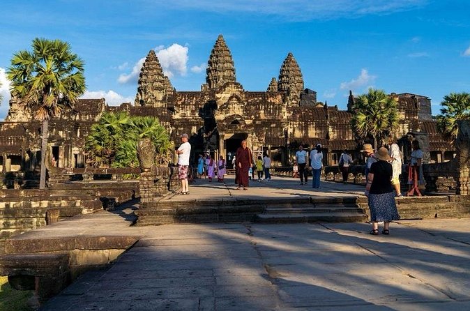 Full Day Tour Angkor Wat Sunrise and Siem Reap Temples - What the guides add to the day