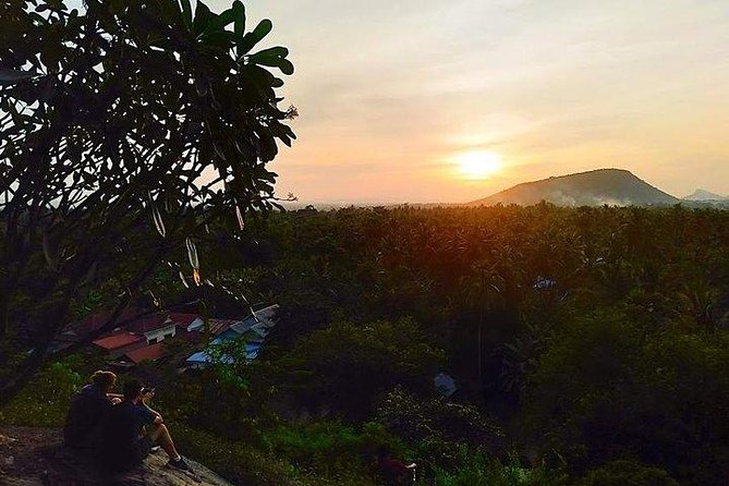 Full Day-Tour: Handicraft, Bamboo train, Killing cave. Bat cave - Phnom Sampeau and the Killing Caves