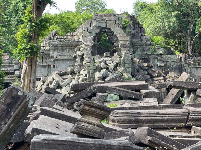 Full-Day Tour: Phnom Kulen Waterfall, Koh Ker & Beng Mealea - Beng Mealea: a temple of fallen stones and trees