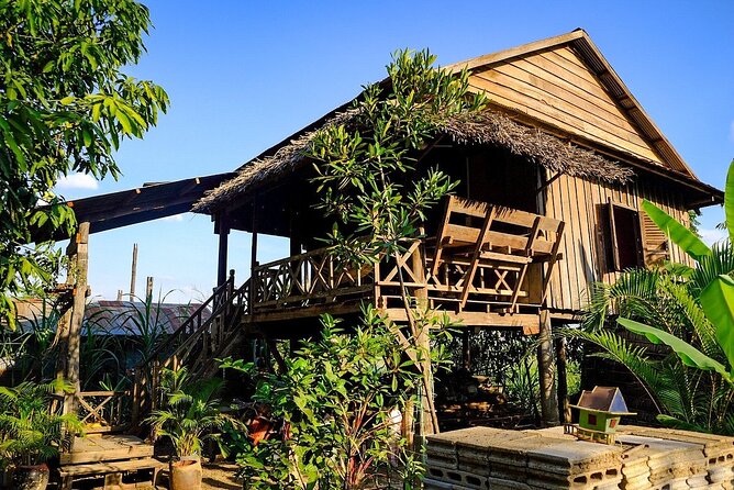 Full-day: Wat Banan. Old bamboo train. Bat Cave. Killing cave - Food stops that make the route memorable