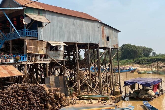 Half Day Kampong Phluk Floating Village and Flooded Forest Tour - The guide makes the market and village worthwhile