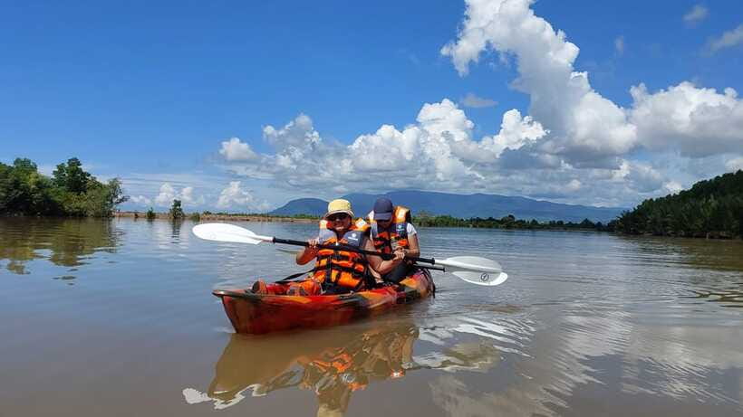 Half Day Kayak Guided Tour to the Green Mangroves Forest - Guide support and group size