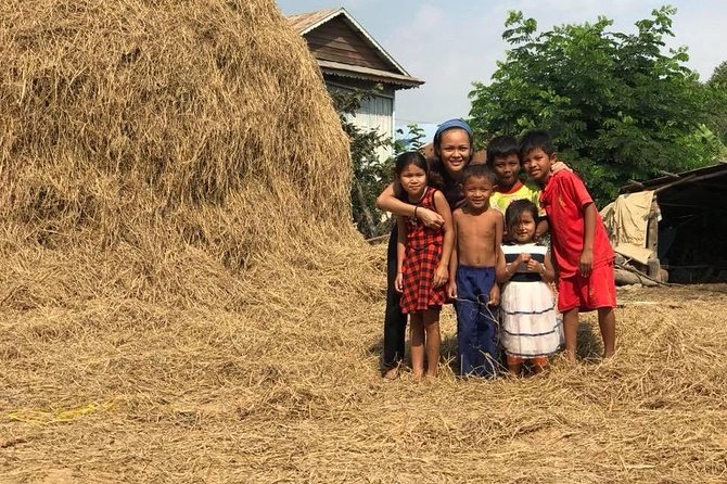 Half day morning bicycle tour to Explore local livelihood and test local snacks - Making and tasting bamboo sticky rice
