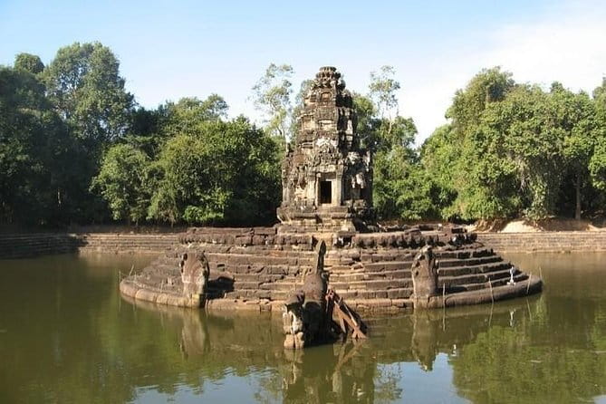 Half-Day Preah Khan and Neak Pean Temples from Siem Reap - Walking through Preah Khan’s roots and carvings