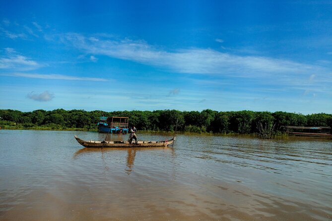 Half-Day Private Sunset Tour In Kampong Phluk From Siem Reap - Walking through the village