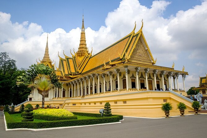 Half Day Private Tour in Phnom Penh - One hour on the Mekong at sunset