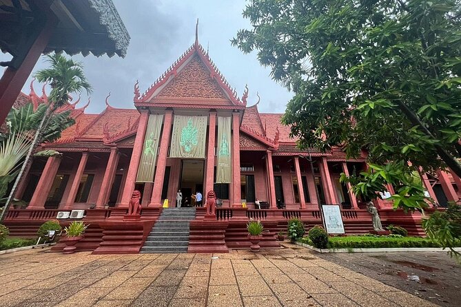 Half Day Private Tour in Phnom Penh - What the private vehicle and guide add