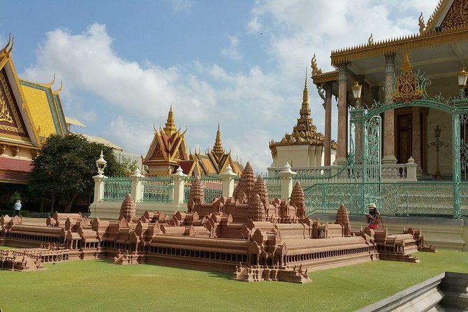 Half-Day Royal Palace, Wat Phnom & Independence Monument Tour - The value of a $130 private group tour