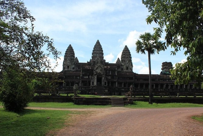 Half Day Tour- Angkor Wat, Ta Promh, Bayon Temple - Guide quality can shape the whole visit