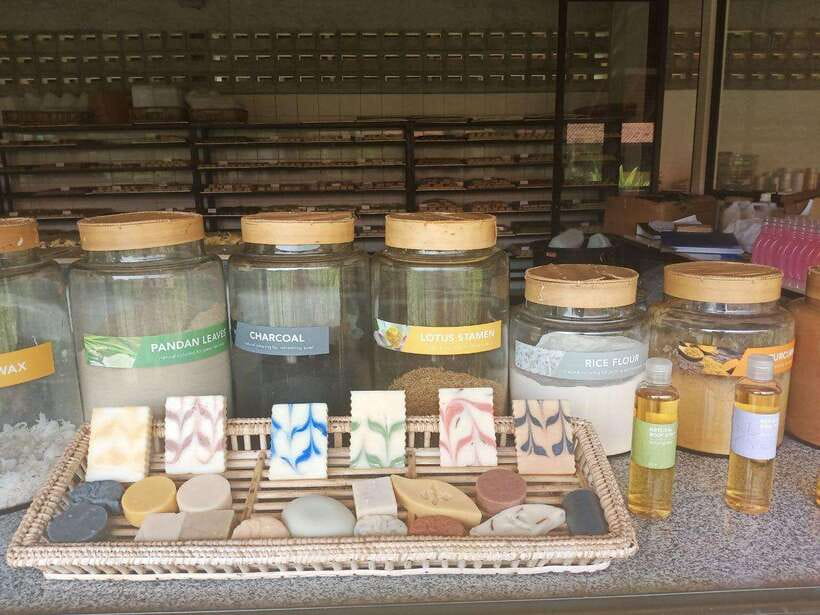 Half Day Trip: Silk Farm, Satcha, and Senteur d'Angkor Tour - Artisan d’Angkor and the finished handicraft