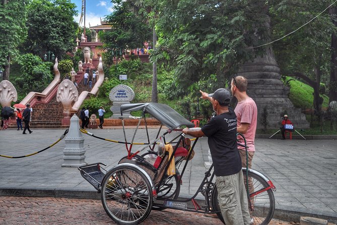 Hidden Phnom Penh City Tour, Royal Palace, Wat Phnom - The French-era Post Office break