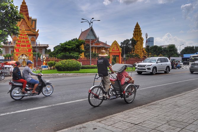 Hidden Phnom Penh City Tour, Royal Palace, Wat Phnom - Ending at Wat Botum Park