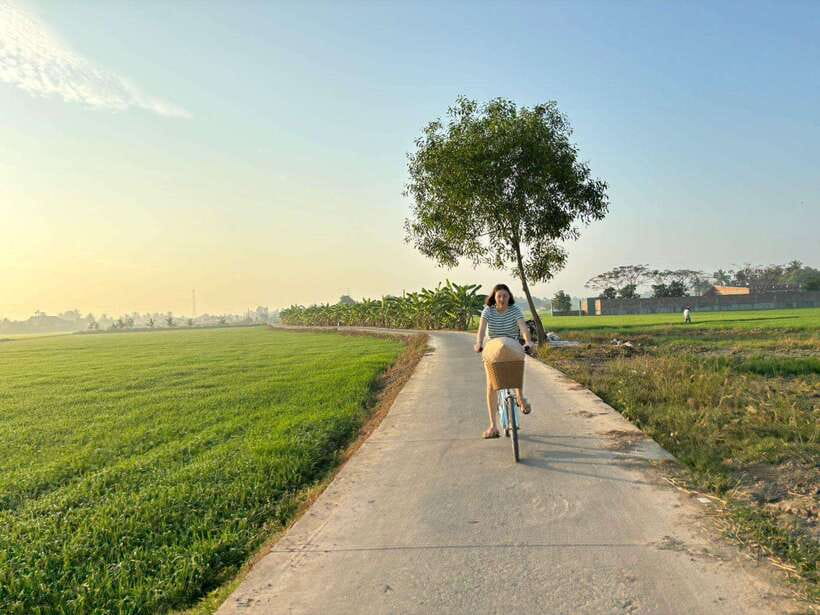 Ho Chi Minh City: 2-Day Bike & Kayak Mekong Delta Tour - Dinner, karaoke, and the value of staying overnight