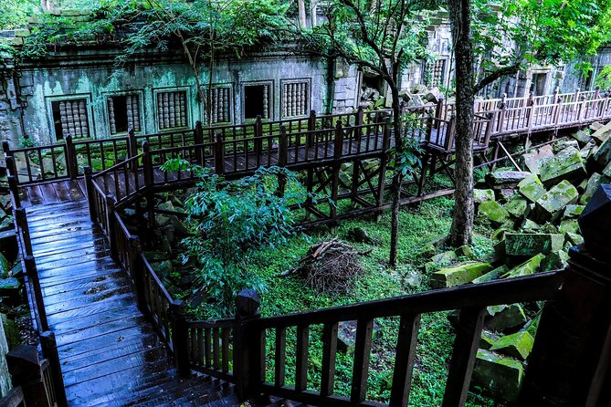 Homestay Kampong Khleang Villages - Motorboat, flooded forest, and the Vietnamese village