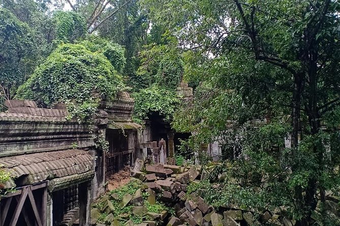 Kampong Khleang Floating Village and Tonle Sap Half Day Tour - Private touring with guide Tee and a driver