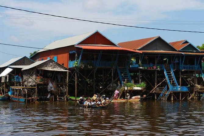 Kampong Phluk Floating Village & Sunset Lake Canoe Tour - Reading the tall houses at Kampong Phluk