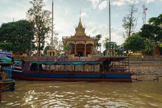 Kampong Phluk Floating Village Tour by Boat - Group size, boat capacity, and the main drawback