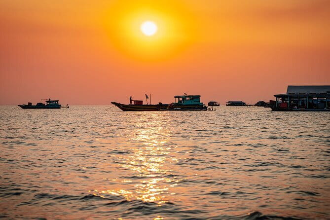 Kampong Pluk Sunset Tour and Local Market Visit - Key points at a glance