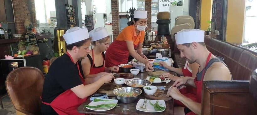 Kampot : Cooking Class in a Local Chef with Market Tour - Choosing three Khmer dishes