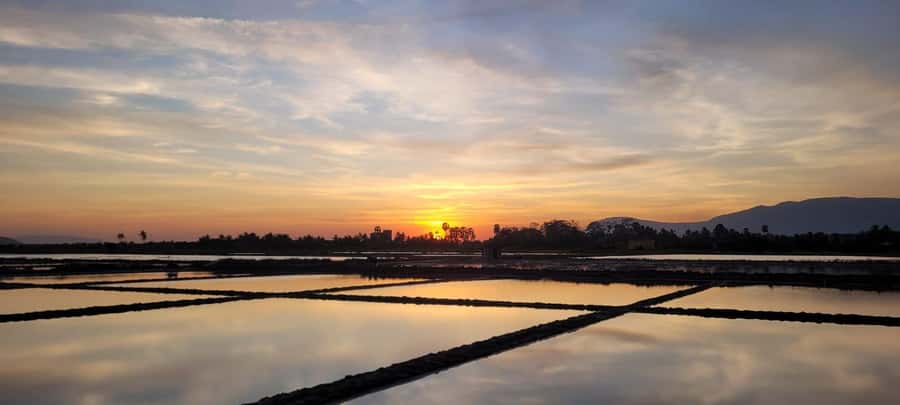 Kampot Countryside include Pepper farm, Salt field & Lake - Setting out by tuk-tuk from Kampot