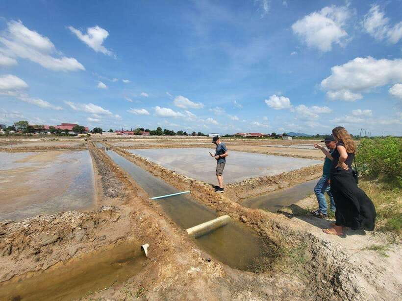 Kampot Pepper Farm, Salt Fields, Crab Market from Phnom Penh - Kep Beach Crab Market and the cost of lunch