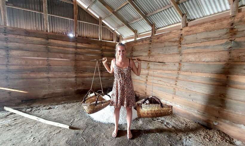 Kampot: Pepper Farm Tours, Salt, Lake & Phnom Chhngok Temple - Phnom Chhngok and the cave temple
