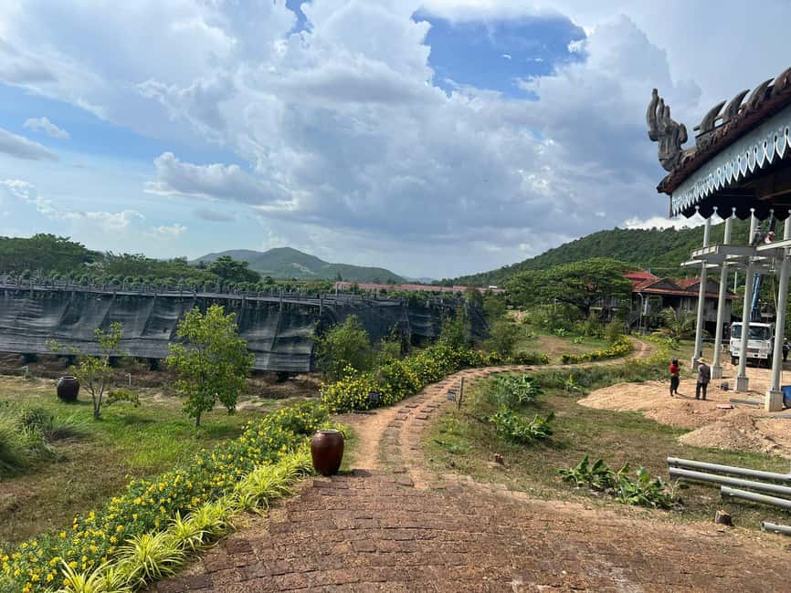 Kampot-Phnom Penh include Pepper farm Tour, Salt field, Lake - Key points at a glance