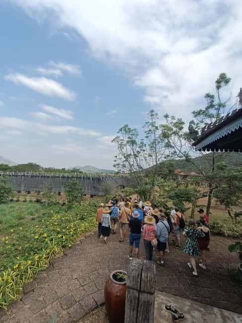 Kampot-Phnom Penh include Pepper farm Tour, Salt field, Lake - La Plantation: two and a half hours with pepper and spice