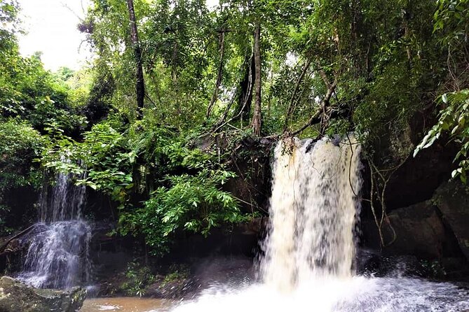 Kbal Spean Trekking Tour with Banteay Srei and Landmine Museum - Banteay Samre closes the day on a calm note
